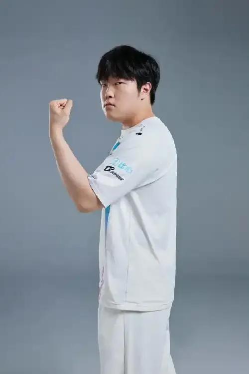 已获得批准-表现优异首场状态出色，中国队观众沸腾！，Rookie重返赛场引发球迷热议-已获得批准